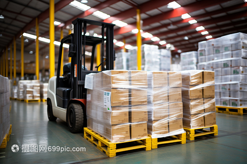 叉車在現代貨物運輸中的關鍵角色